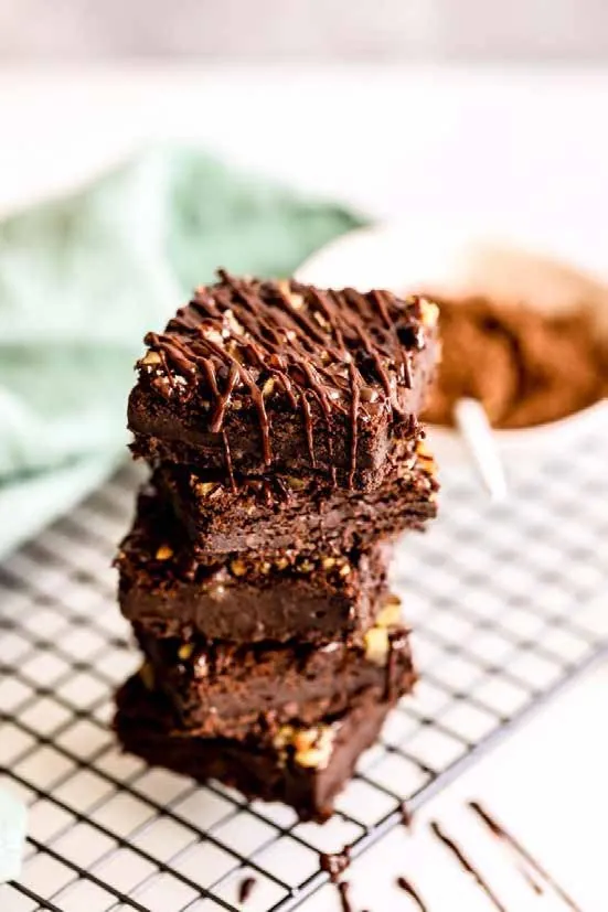 Brownie de batata doce e nozes da Cacau Vanilla, foto do catálogo Food Service 2026