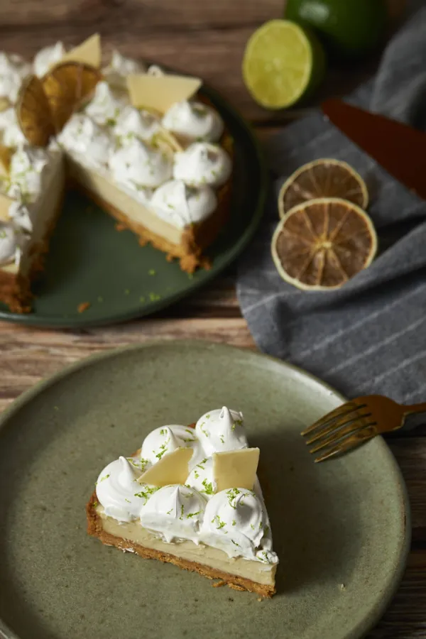 Torta Limão merengue da Cacau Vanilla, foto do catálogo Food Service 2026