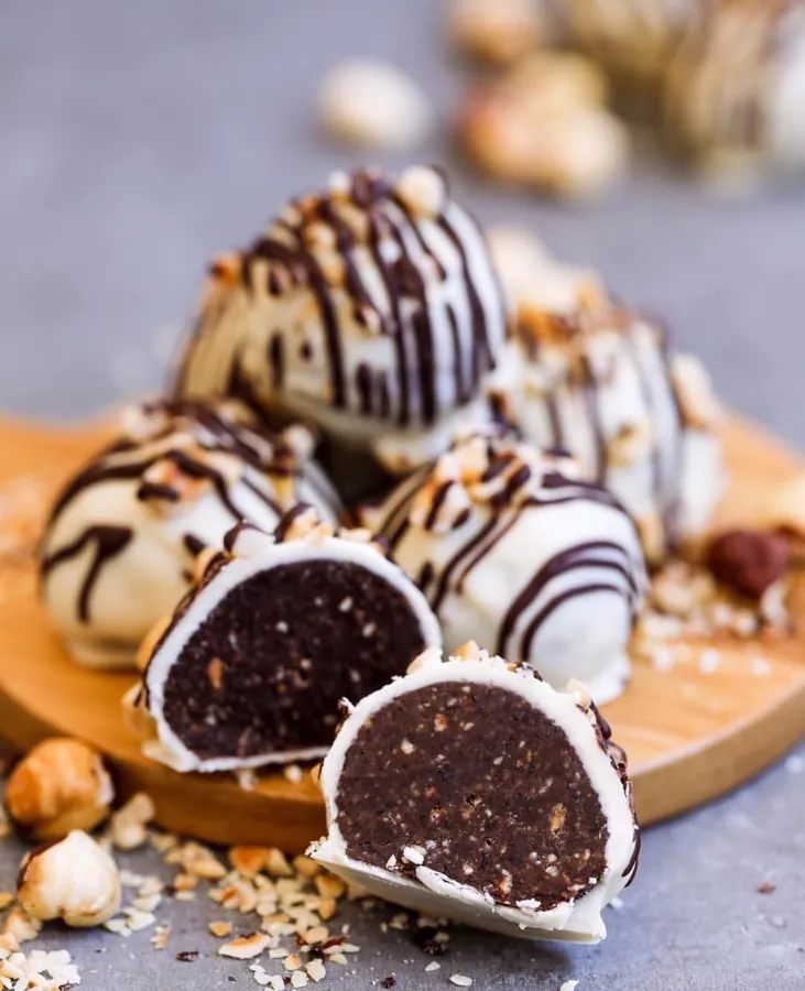 Trufa Esfera de avelã da Cacau Vanilla, foto do catálogo Food Service 2026